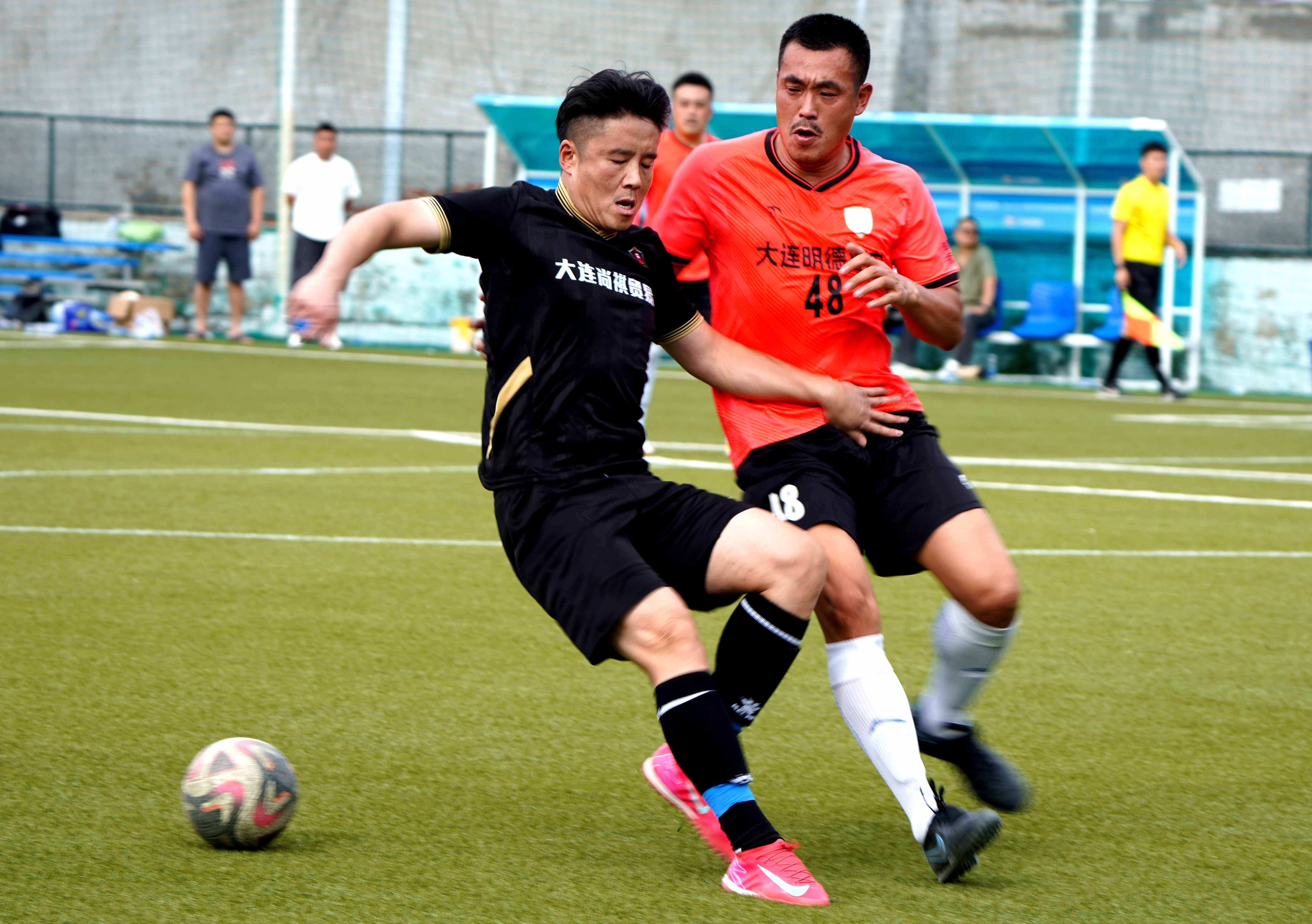 足球联赛激烈对决,哪支队伍将夺冠? 足球联赛激烈对决,哪支队伍将夺冠?