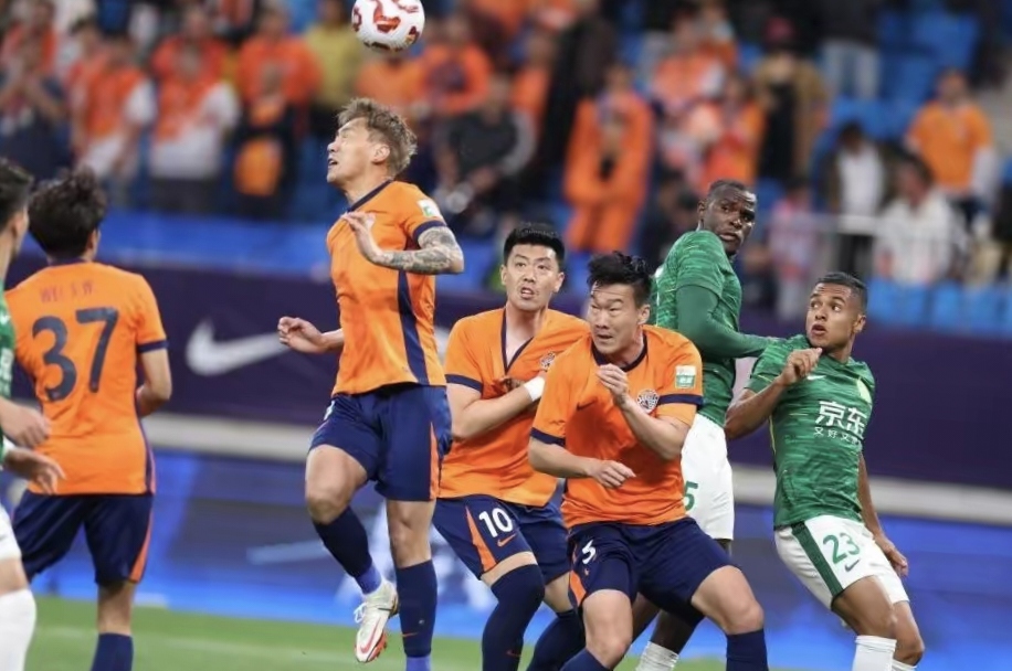 足球联赛激烈对决,哪支队伍将夺冠? 足球联赛激烈对决,哪支队伍将夺冠?