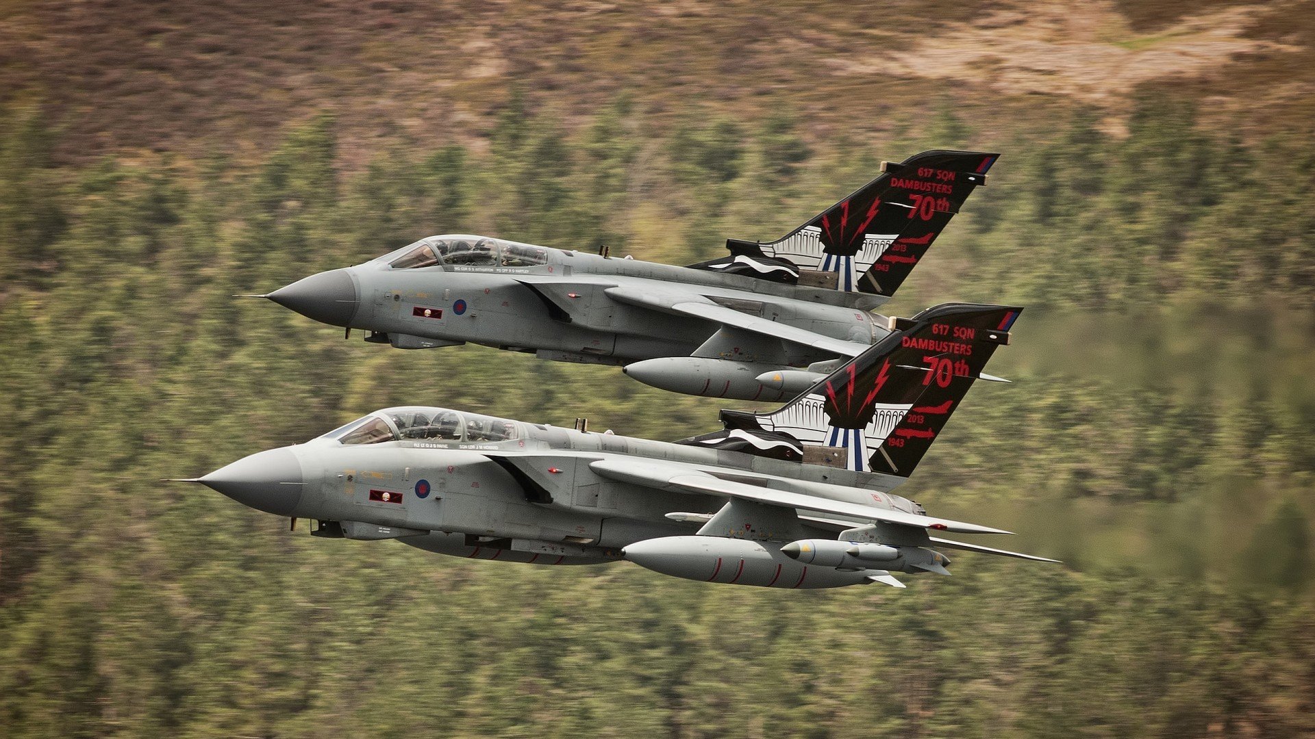 爱游戏在线-引擎的咆哮与肌肉的碰撞，当莫兰特在虚拟赛道接管比赛