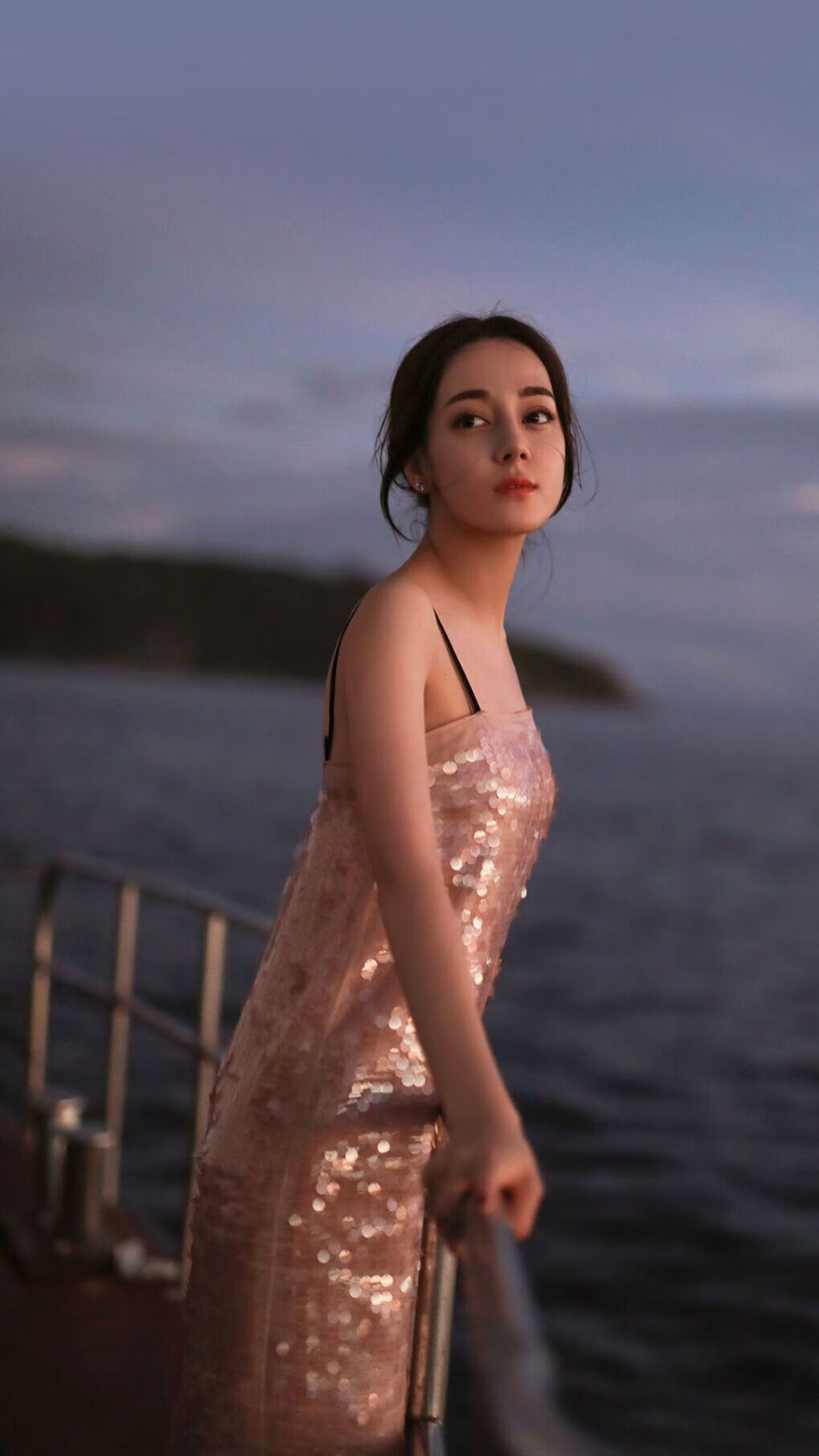 命运的交叉线，布克准绝杀背后，深圳与黄蜂的生存博弈