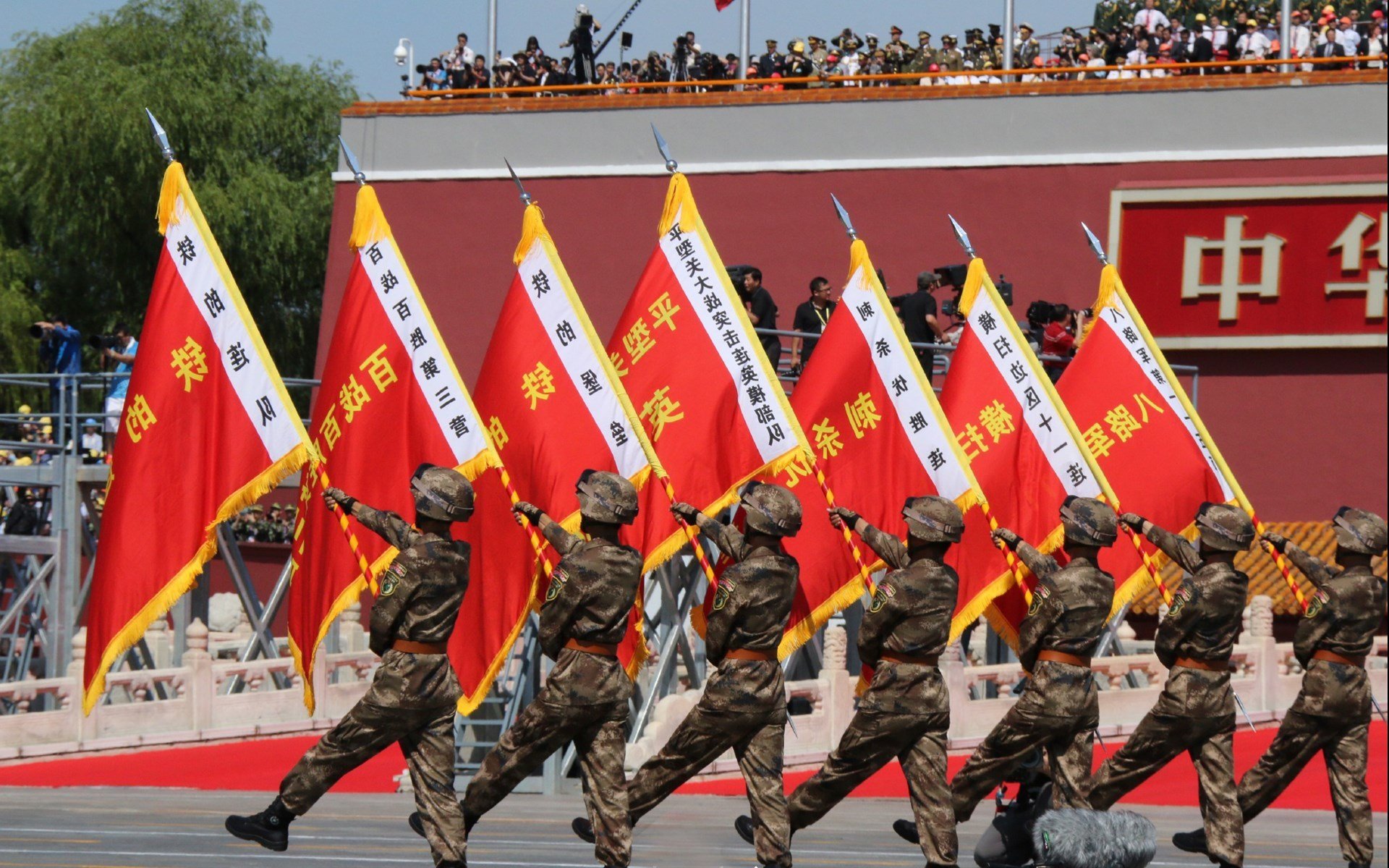 2026世界杯B组生死战，厄瓜多尔绝地翻盘险胜喀麦隆，久保建英闪耀成唯一亮点
